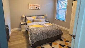 Iron/ironing board, WiFi, bed sheets