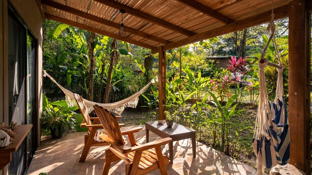 Comfort Studio Suite, Courtyard View | Outdoor dining - Feeling Trees Lodge (Cabuya)