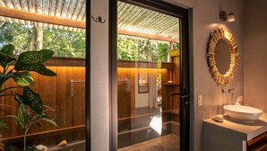 Comfort Studio Suite, Courtyard View | Bathroom - Feeling Trees Lodge (Cabuya)