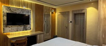 Banky Hotel & Suites