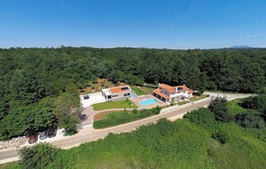 A residential property with a swimming pool, two detached houses, and a driveway. - Villa Martin a family countryside & spa retreat (Snašići)