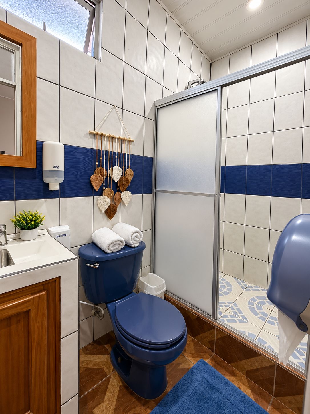 Quadruple Room | Bathroom | Shower, towels, soap, shampoo