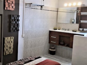 A bathroom with a shower, a sink, and a mirror. - 1-Bedroom Apartment in Pelican Key with Shared Pool & Private Parking (Koolbaai)