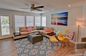 A living room with a sofa set, a coffee table, a floor lamp, and a painting on the wall. - Gulfpoint #3209 - Spacious 2-BR Family Escape Near Beach Park At Isla Blanca (South Padre Island)