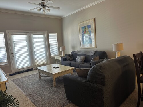 Spacious 3-bedroom top floor condo on the Tennessee River with amazing views