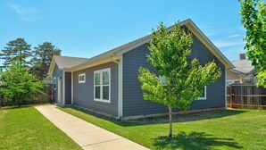 A single-story house with a front yard, a sidewalk, and a tree. - Best Value, Sleeps 6, Near Downtown & Bricktown (Oklahoma City)