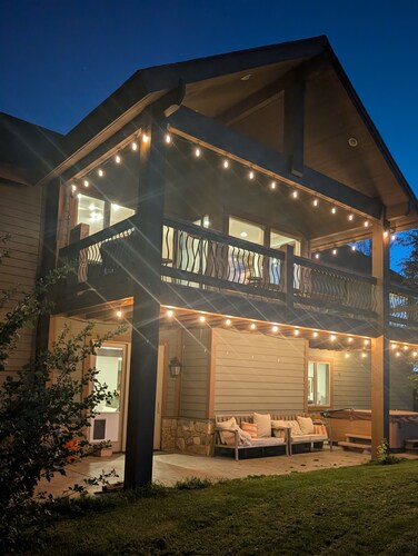Recently Renovated Spacious Mountain Retreat near Park City w/ Theater, Hot Tub