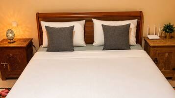 Iron/ironing board, WiFi, bed sheets