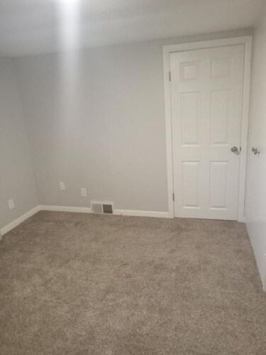 Fabulous 3-bedroom apartment with AC and WIFI in charming Syracuse