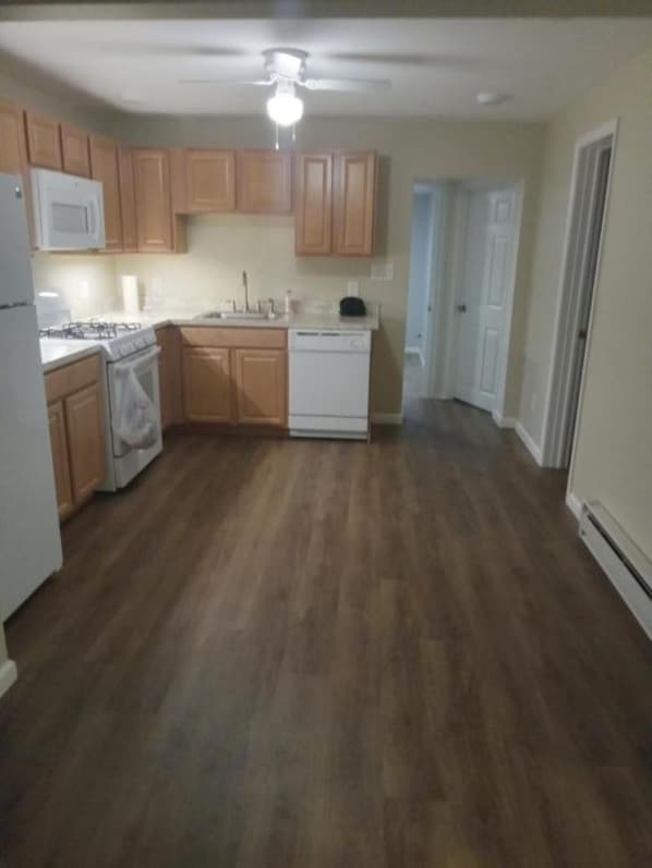 Private kitchen - Fabulous 3-bedroom apartment with AC and WIFI in charming Syracuse (Syracuse)