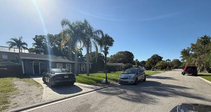 Surf Escape: Cozy 1-bedroom studio in tranquil Ponte Vedra Beach FL with AC