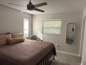 Room - Welcoming 2-bedroom house in sunny Sarasota privacy shades 2 blocks LegacyTrail (Sarasota)