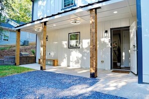 Exterior detail - Private Lake Lanier Apartment  Modern Style  Cumming (Cumming)