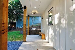 Terrace/patio - Private Lake Lanier Apartment  Modern Style  Cumming (Cumming)