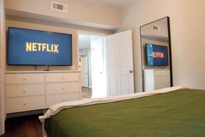 Room - Private Lake Lanier Apartment  Modern Style  Cumming (Cumming)