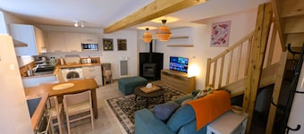 A cozy vacation rental with a breathtaking view of the mountains!