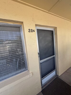 A door with a number '20E' and a window with blinds. - 2 Bedroom Siesta Key Condo Private Beach Access, Pool & Tiki Bar (Sarasota)