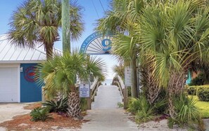 Property grounds - Walk to Beach, Hot Tub, Sleeps 12, Luxury Home, Decks, Fenced Yard (Panama City)