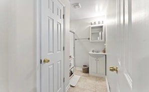 Unclassified image, 5 of 9, button - Fantastic 2-bedroom apartment in charming Woodbridge (Woodbridge)