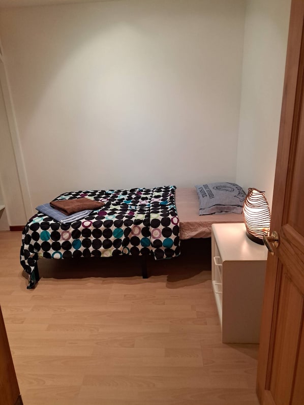Unclassified image, 1 of 9, button - Room-pretty Room -shared Accommodation (Coquitlam)