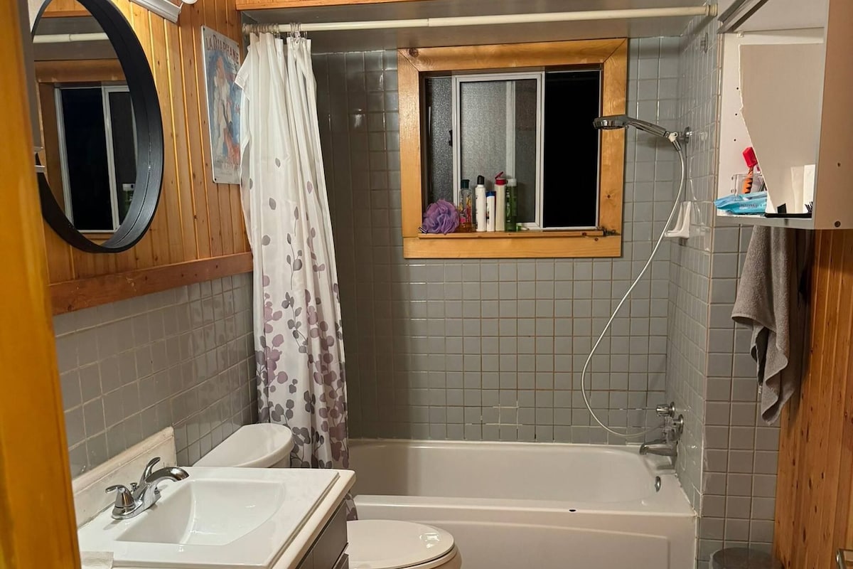 Room, 1 Bedroom, Patio | Bathroom