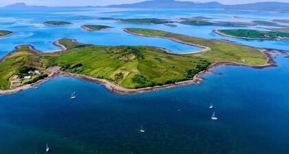 Private Island Lodge Sleeps 22 with Hot Tub