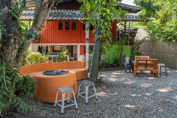 รับประทานอาหารกลางแจ้ง