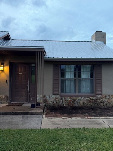 Cozy 2 bedroom condo in adorable Ocala right across from World Equestrian Center