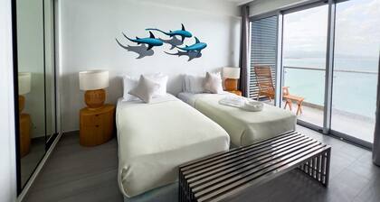 Blue Fins - A Sky Harbour Oceanfront Twin Suite