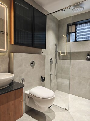 Standard Double Room | Bathroom | Shower, slippers, towels, soap - Majestic Park Inn (Vapi)