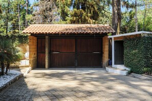 A building with a tiled roof, a wooden door, and a paved entrance. - Heated Indoor Pool, Fire Pit, Billards. (Valle de Bravo)
