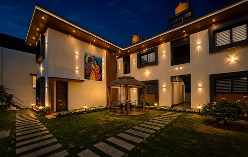 Comfort stay with elegant bed & breakfast in welcoming Kanchipuram with AC