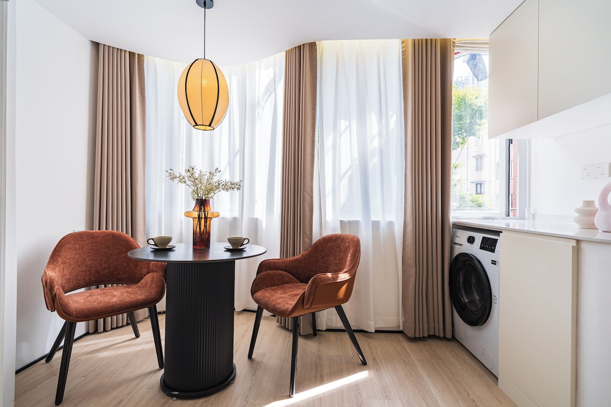 AnYuan · IMAX Projector · Elegant 4-Guest | Living area | Smart TV
