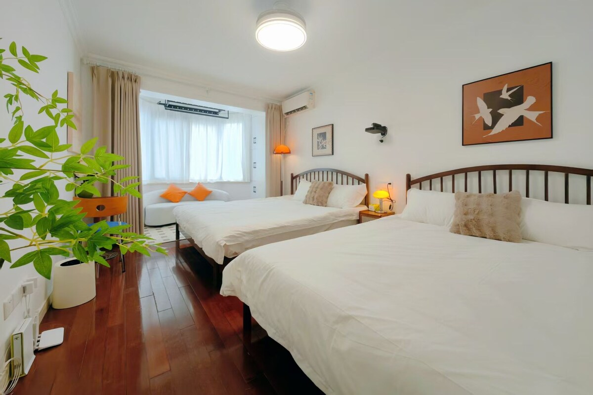 LuYao · IMAX Projector · Chic 4-Guest | Free WiFi, bed sheets