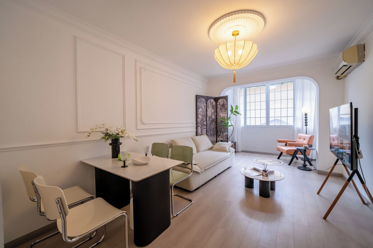 XinFeng · IMAX Projector · Chic 6-Guest | Living area | Smart TV