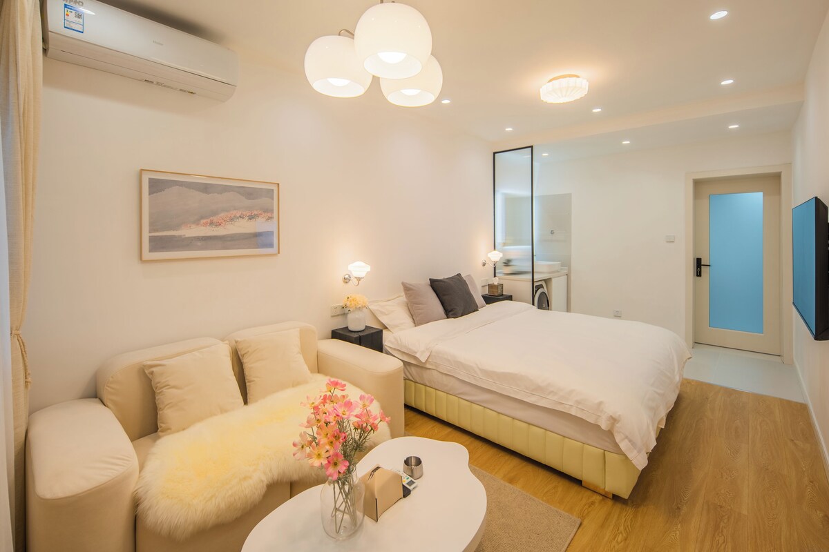 329456780 | Living area | Smart TV