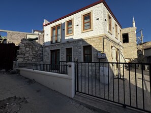 Hiên