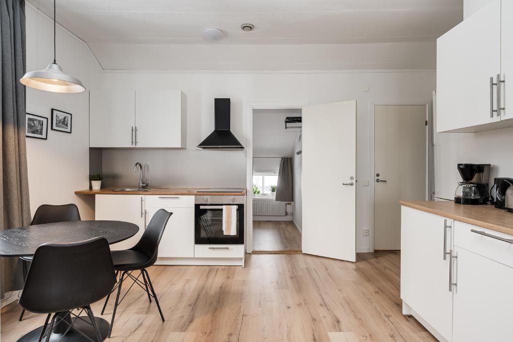 Apartment, 1 Queen Bed, Sea View | Private kitchen