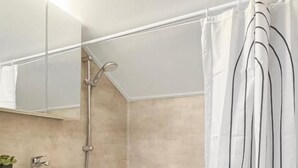 Standard Apartment, 1 Bedroom, Partial Sea View | Bathroom - HernöRum - Södra Vägen (Västernorrlands län)