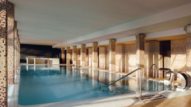 An indoor swimming pool with tiled walls and a clear pool area. - Hotel Les Dryades Golf & Spa (Pouligny-Notre-Dame)