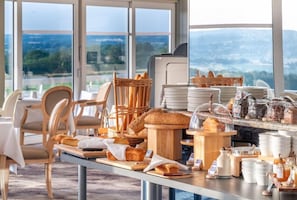A breakfast buffet with bread, pastries, and condiments. - Hotel Les Dryades Golf & Spa (Pouligny-Notre-Dame)