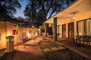 Outdoor dining - Adamo Village (Karjat)