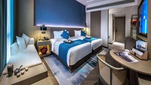 A modern hotel room with two beds, a sofa, a desk, and a television. - Wyndham Garden Kunming High Tech Zone (Kunming)