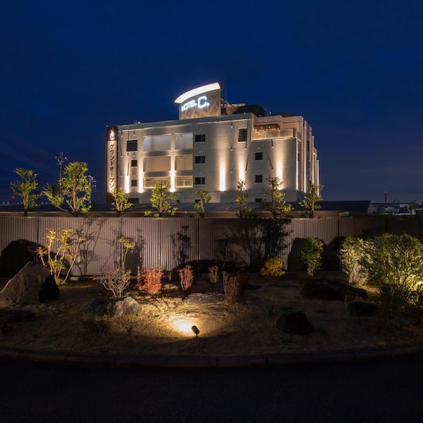 A hotel with a modern design, featuring multiple floors and a prominent sign. - Hotel C. Chiba Shiroi (Shiroi)