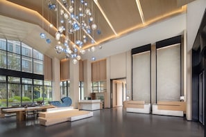 A spacious lobby with a modern chandelier, seating areas, and large windows. - Fairfield by Marriott Bijie (Bijie)