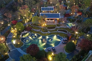 A traditional Japanese-style building with a koi pond and landscaped gardens. - Fairfield by Marriott Bijie (Bijie)