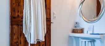 Eiriana Luxury Suites