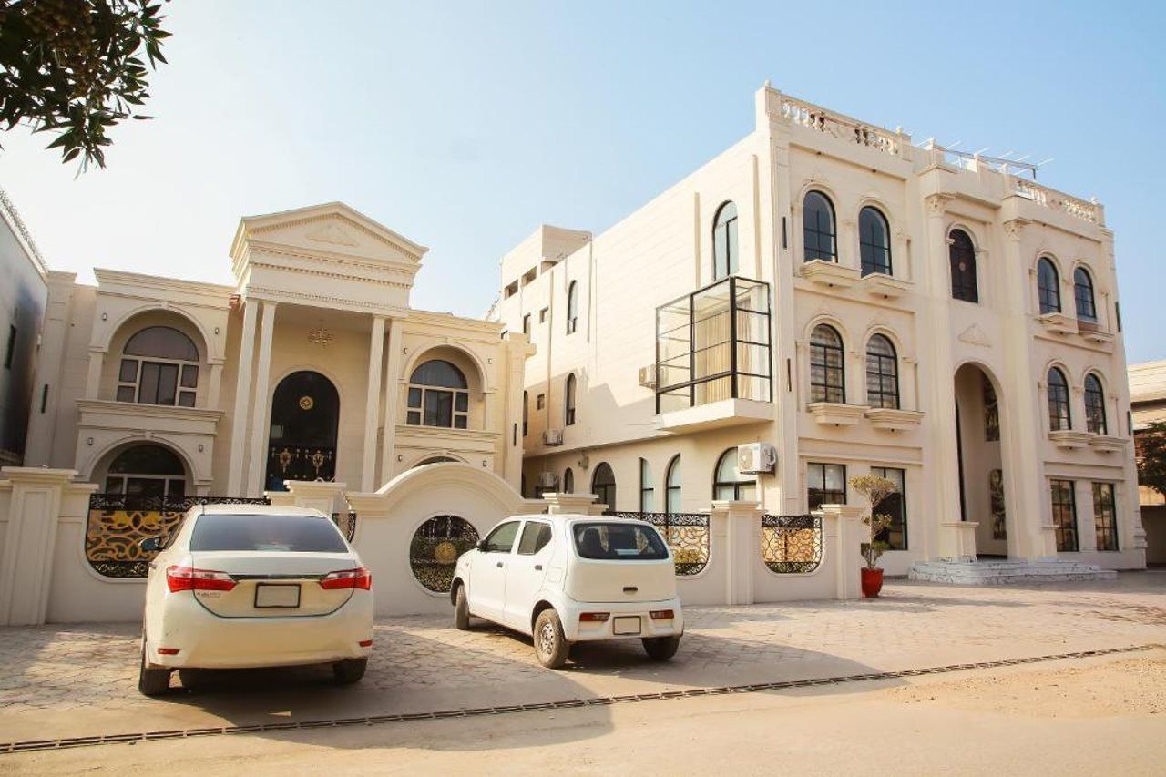 المنشأة من الخارج