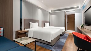 A hotel room with two beds, a desk, a TV, and a seating area. - Holiday Inn Express Nanning Convention and Exhibition (Nanning)