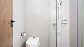 A modern bathroom with a toilet, a shower, and a toilet paper holder. - Holiday Inn Express Nanning Convention and Exhibition (Nanning)